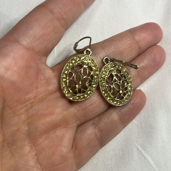 Monet Floral Filigree Gold Toned Dangle Drop Earrings with Gold stones retro - Picture 4 of 4